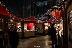 weihnachtsmaerkte-2010-koeln-domplatz-abends-067