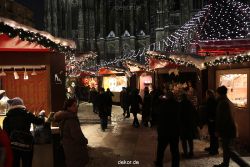 weihnachtsmaerkte-2010-koeln-domplatz-abends-071