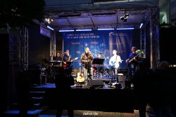 wuppertal-e400-von-der-heydt-buehne-abends-009
